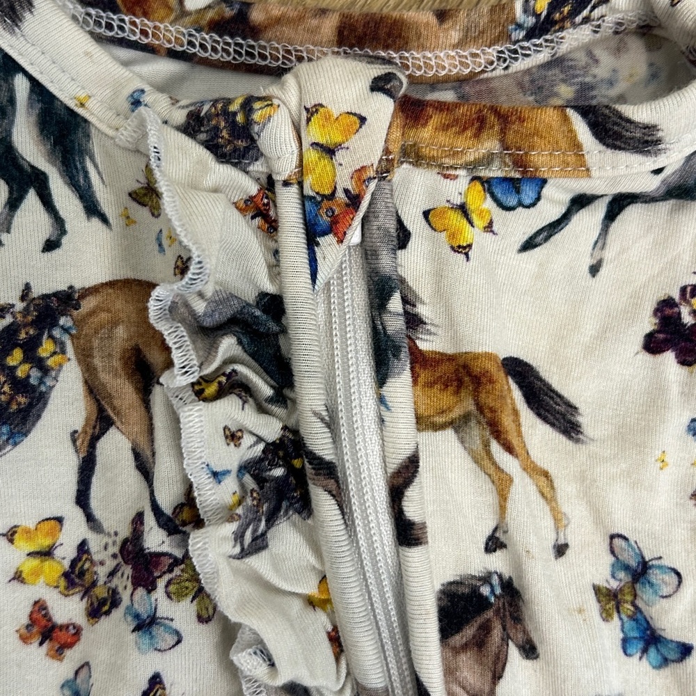 Posh Peanut Equestrian Horse Graphic Ruffled Bamboo Footie |Size 6-9 months - Picture 10 of 12